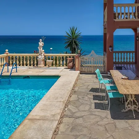Villa Coastal Retreat 5br - Pool & Seaviews *