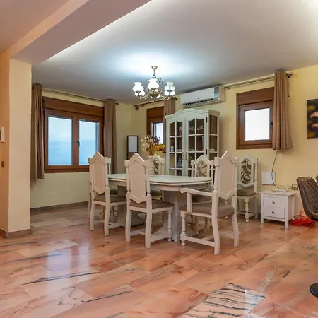 Coastal Retreat 5br - Pool & Seaviews