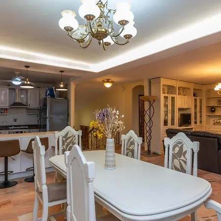 Villa Coastal Retreat 5br - Pool & Seaviews